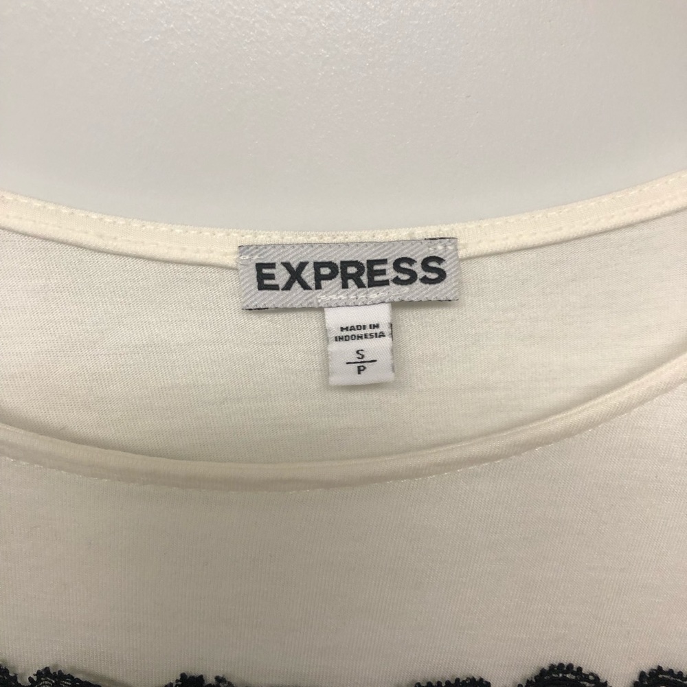 Express Small Shirt With Lace - Picture 2 of 4
